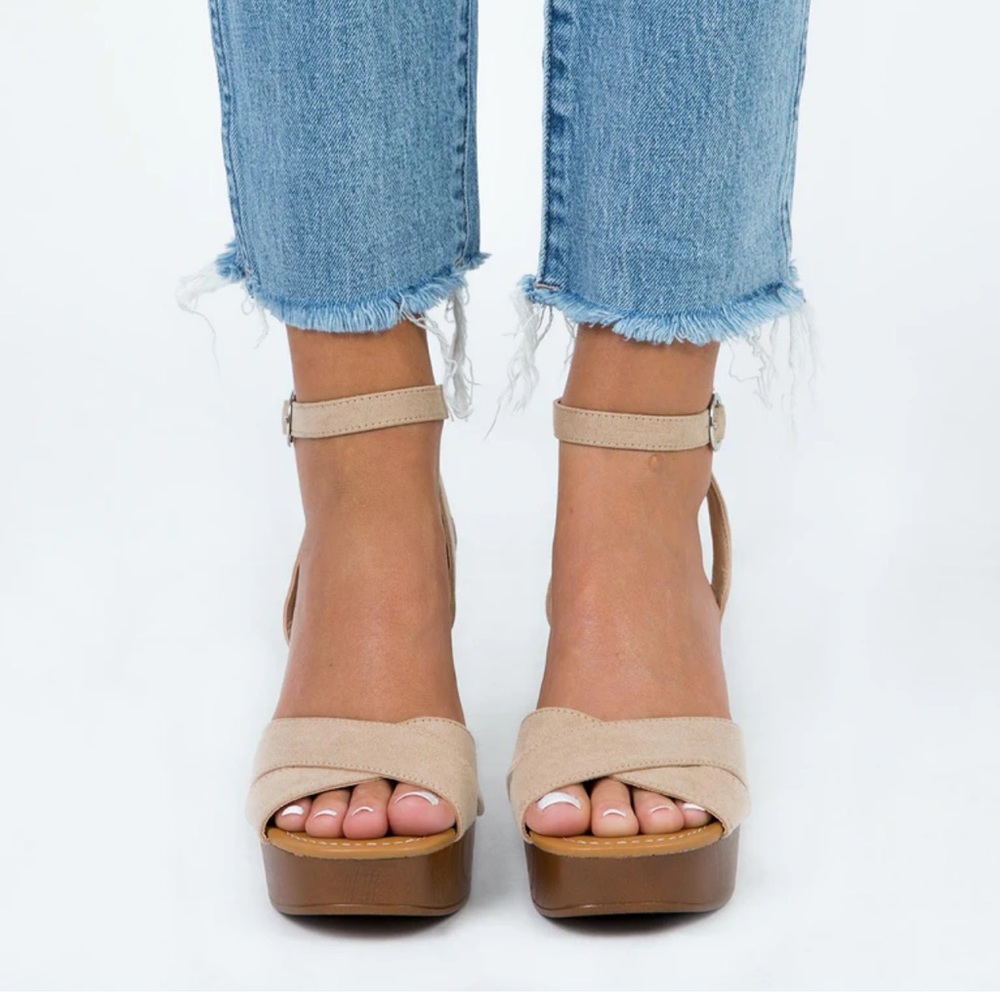 Princess Polly Block Heel, size 9, NEW
